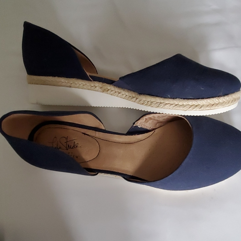 Shoes - Picture 7 of 8
